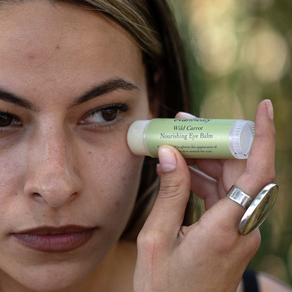 model alleviating morning eye puffiness and dark circles with wild carrot immortelle moisture balm